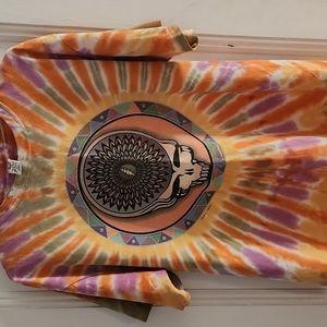 Large grateful dead tshirt